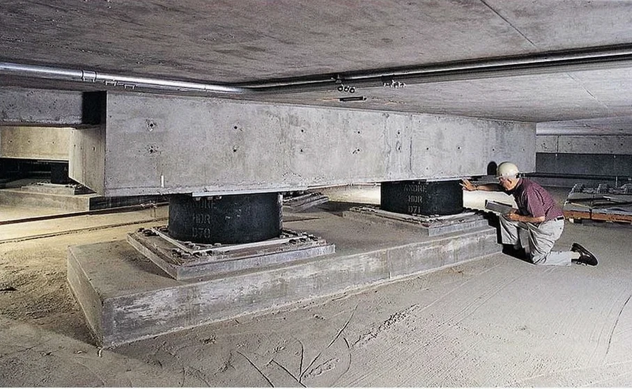 Diseño de Aislación Sísmica de Base en Copiapó: Protección Estructural con Análisis Local